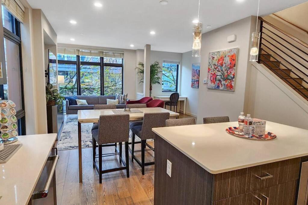 West Seattle'S Modern Townhome Eksteriør billede